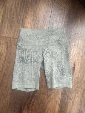 Lululemon Wunder Train High-Rise Short 6" Crackle Glaze Grey Sage Size 6
